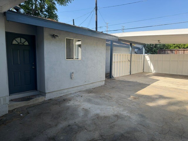 Building Photo - 835 N Valley St