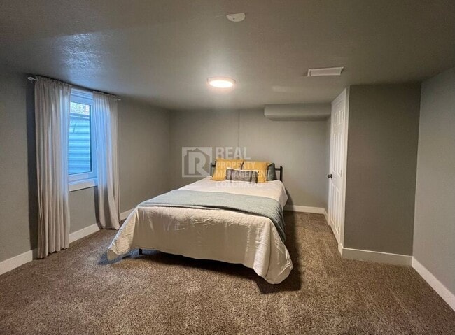 Building Photo - 108 Walnut St