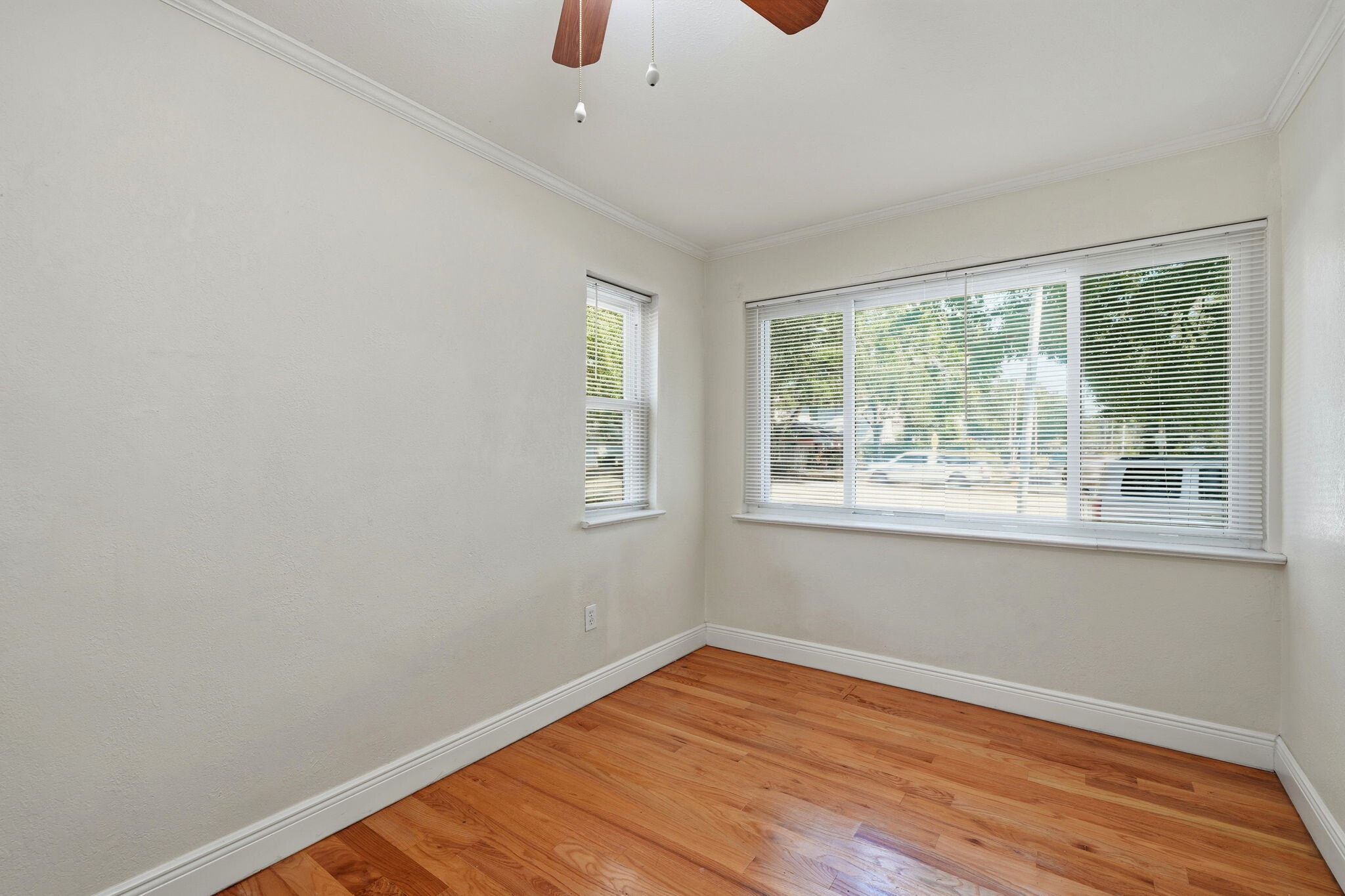 Building Photo - 2701 S Manhattan Ave