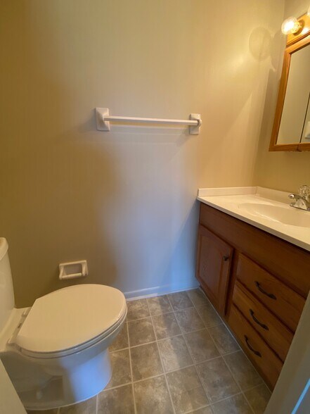 Building Photo - 816 trustway ct