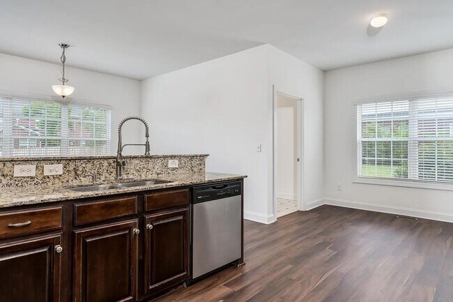 Building Photo - Beautiful home in Longcreek Plantation- Heritage Forest