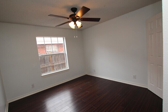 Building Photo - 125 Knoll Ave