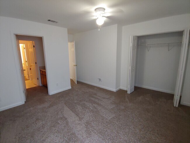 Building Photo - 227 Dixie Dr