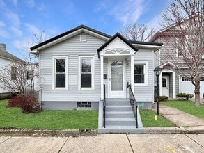 Building Photo - 810 W 2nd St