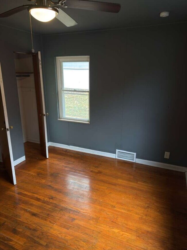 Building Photo - 5998 Bermuda Dr