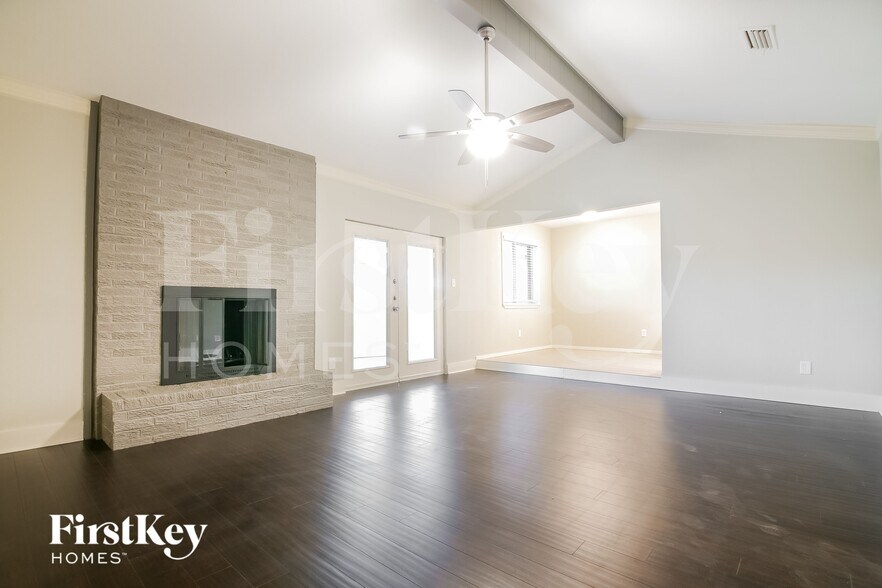 Building Photo - 2313 March Ln