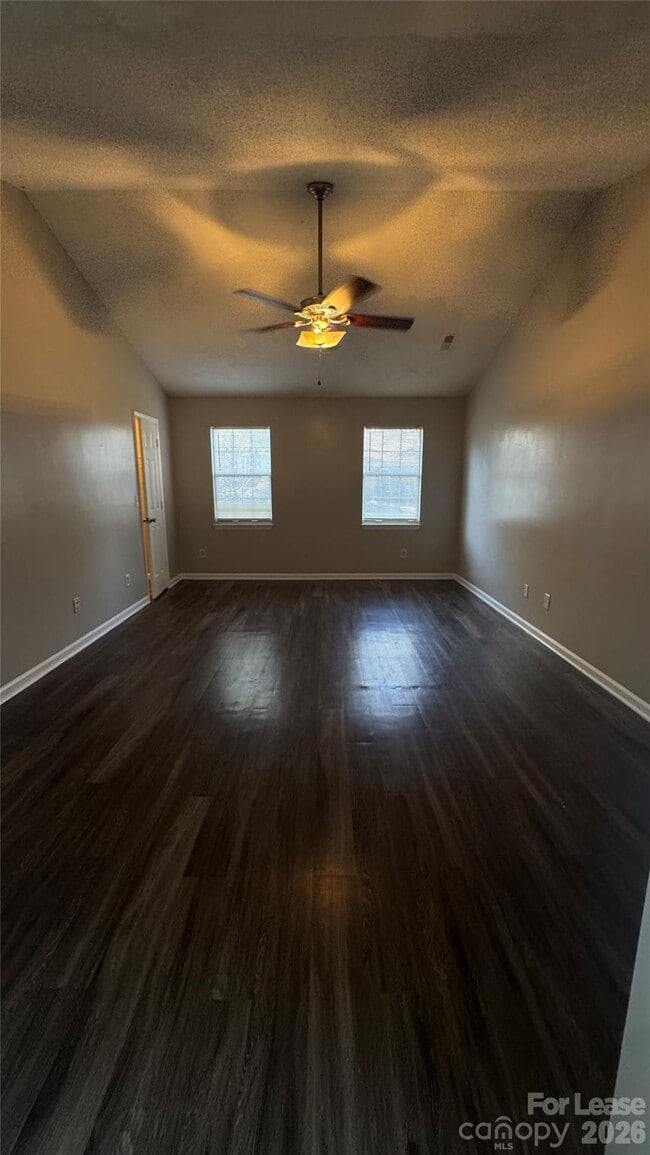 Building Photo - 2206 Killarney Pl