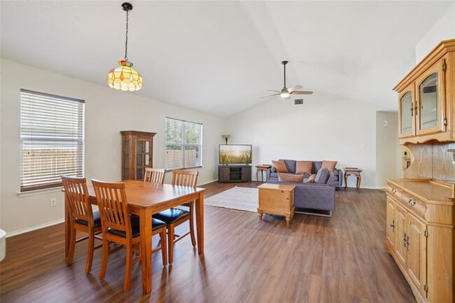 Building Photo - 410 S Water Ln