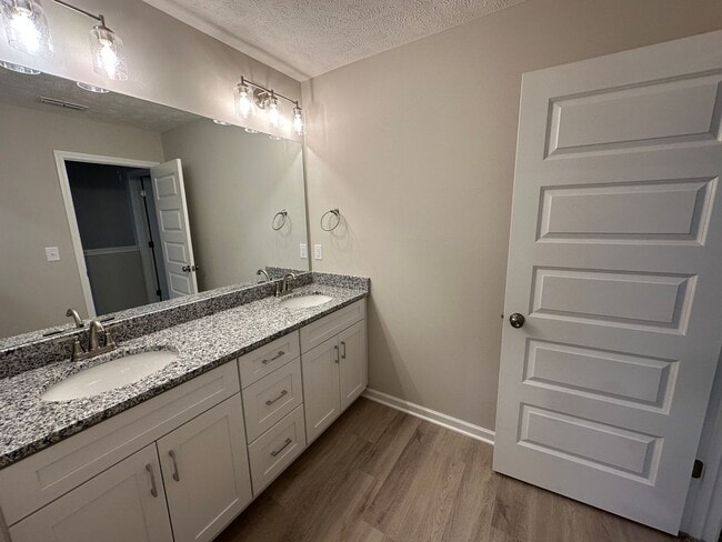 Building Photo - Brand New Townhome In Shelbyville - MOVE I...