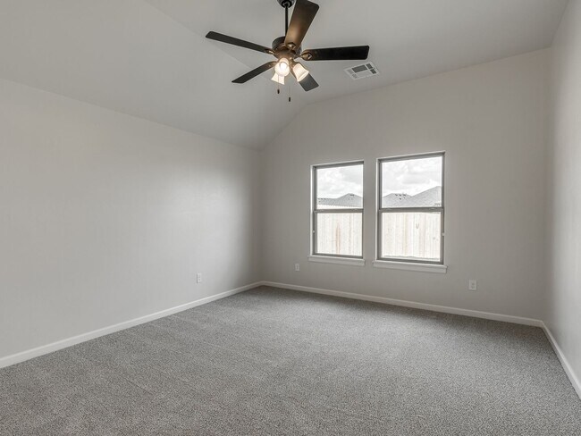 Building Photo - New Home In Yukon!