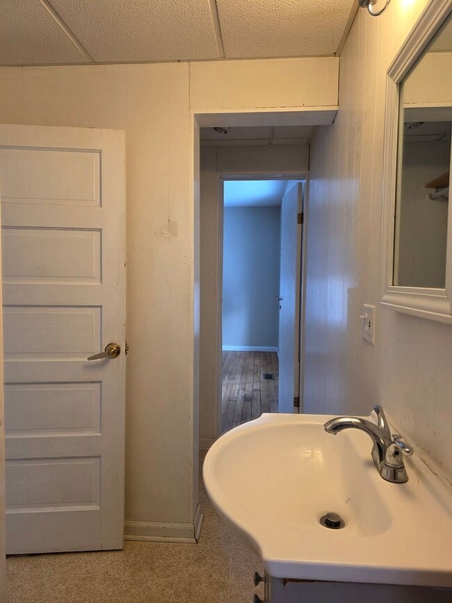 Building Photo - Spacious Home Across from University of Findlay