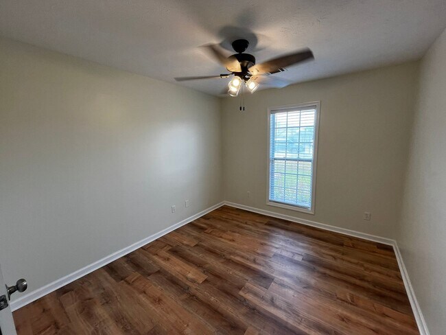 Building Photo - New On the Market!