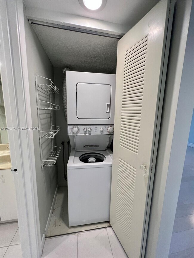 Building Photo - 1201 SW 128th Terrace