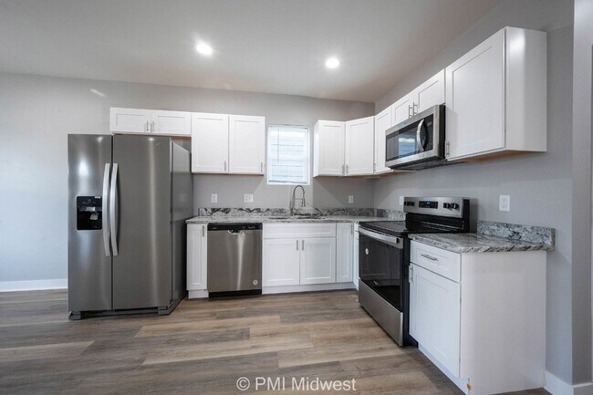 Building Photo - "Spacious 3-Bedroom Duplex with Granite Charm in Indianapolis – 1250 Sq Ft of Modern Living!"
