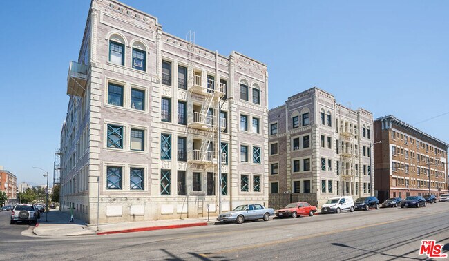 Building Photo - 2121 James M Wood Blvd