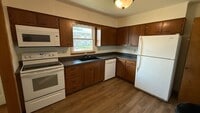 Building Photo - North central Ames 2 bedroom updated duplex, hardwood floors, and garage