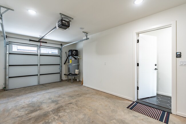 Building Photo - 8326 C 16TH AVE NW 98117