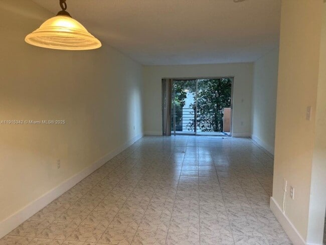 Building Photo - 365 NE 125th St