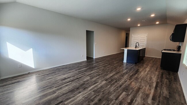 Building Photo - New Neighborhood Home - Edmond Schools