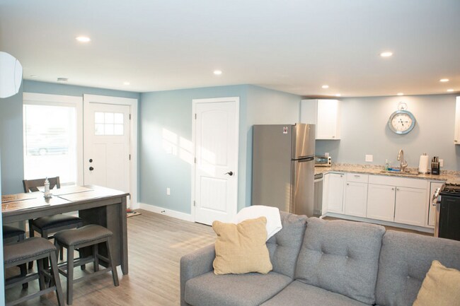 Building Photo - 201 Ashworth Ave