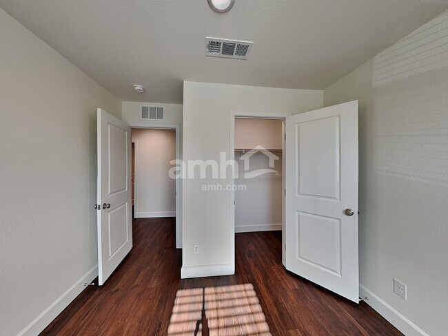 Building Photo - 260 Yasmin Daylily Pl