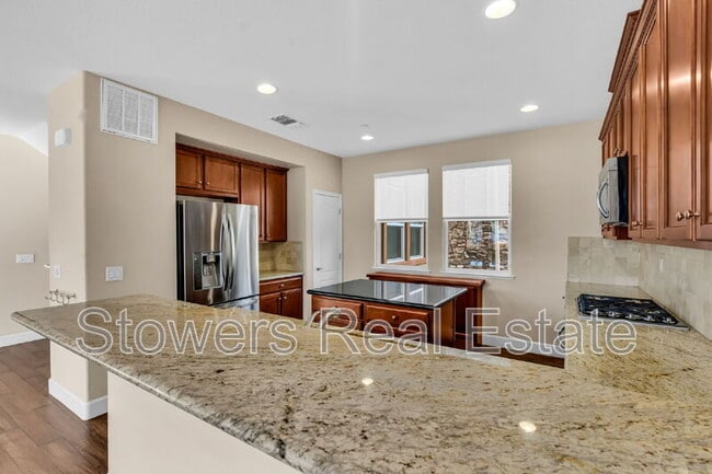 Building Photo - 718 El Paseo Cir