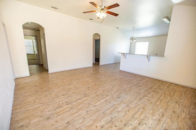 Building Photo - 1406 Kingston St