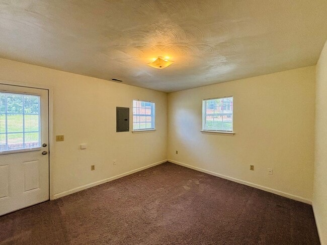 Building Photo - 874 Patrick Henry Dr