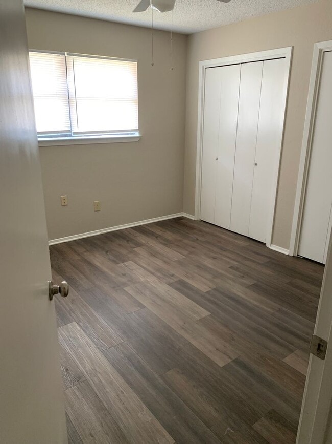 Building Photo - Rare Find!! 3 Bedroom, 2 Bath Home in Lorena for LEASE!