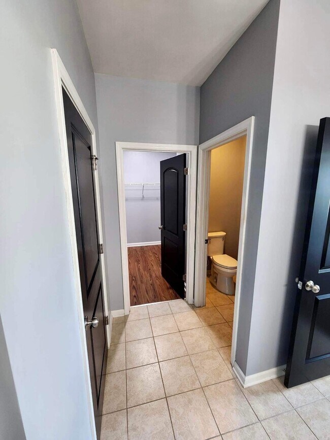 Building Photo - 884 Hayes Point Cir