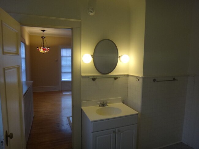 Building Photo - Original Master Suite in 1902 Mansion
