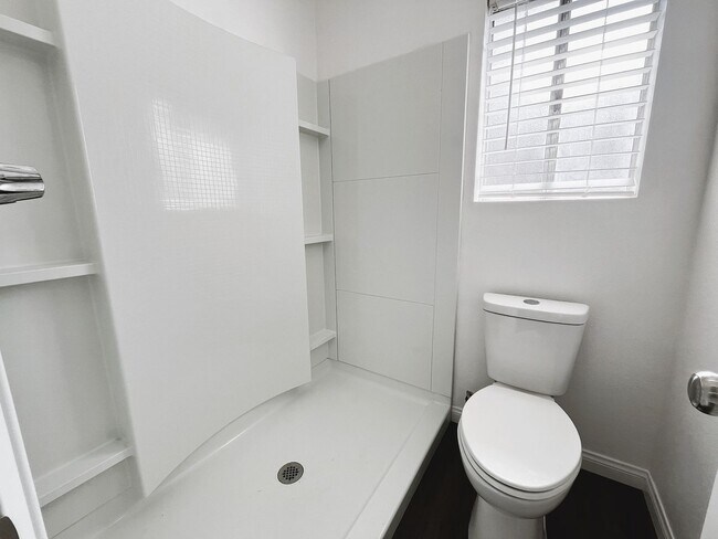 Building Photo - Turnkey 3-Bedroom Home with Modern Upgrade...