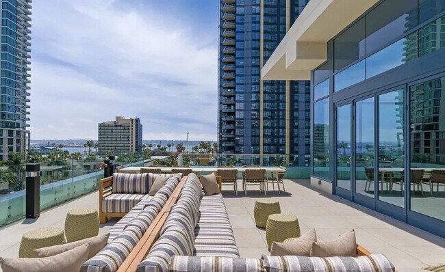 Building Photo - Panoramic Bayfront Luxury Living in the Heart of Little Italy