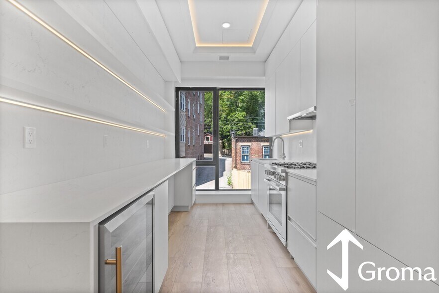 Building Photo - 1580 Beacon St