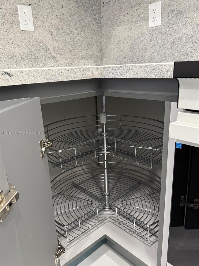 Building Photo - 210 174th St