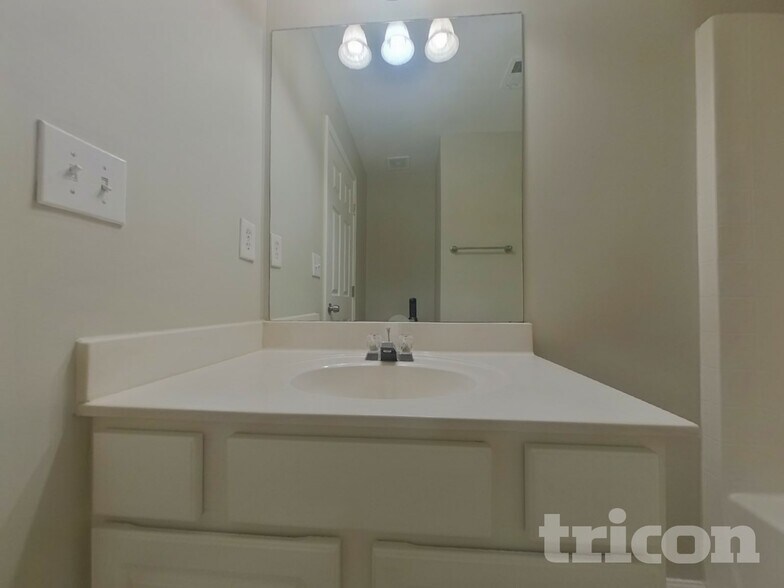 Building Photo - 1156 Madison Green Ln SW