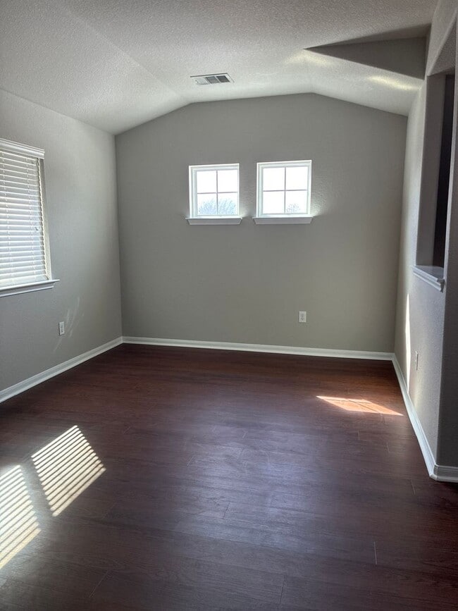 Building Photo - Beautiful 3BR 2.5BA Home w/ Community Pools and Trails • Granite Counters • Detached 2-Car in  Tu...