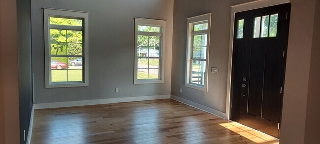 Building Photo - 1213 Rison Ave NE