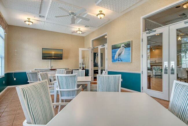 Building Photo - Spacious 3 bedroom, 2 bath condo with a lake view in Palmer Ranch