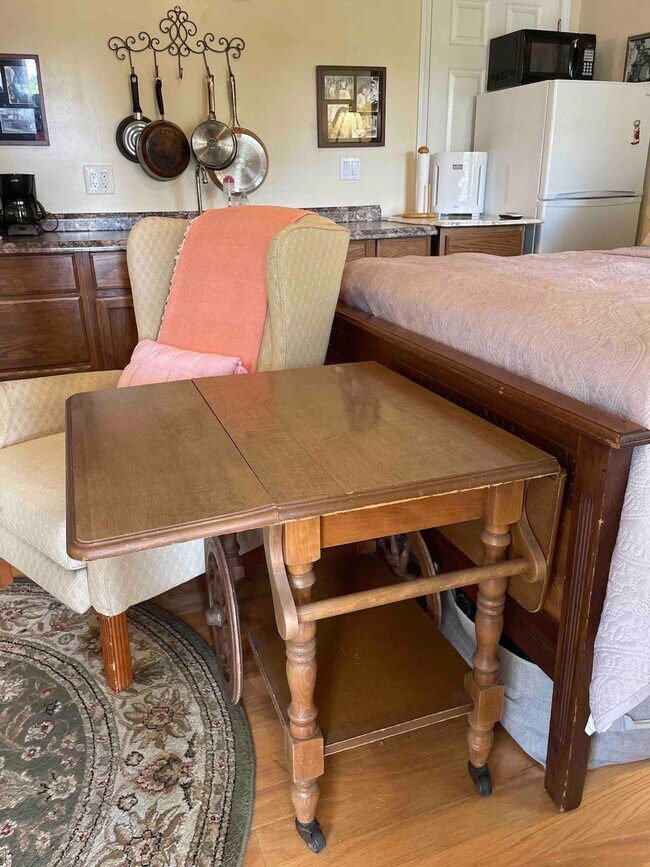 Building Photo - 176 Schools Dr