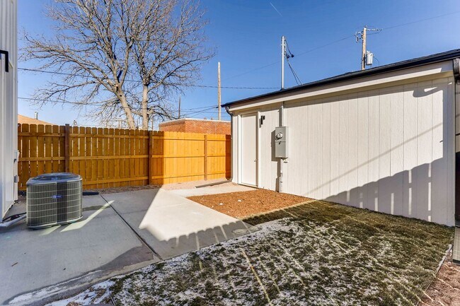 Building Photo - New Construction 3 Bedroom Home with 2 car...