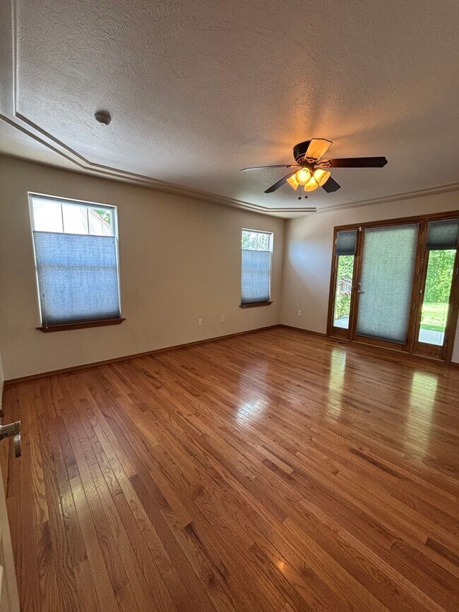 Building Photo - Super Attractive Home in Pelican Point!!