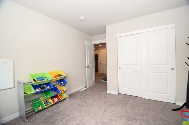 Building Photo - 1690 S Quartz Dr