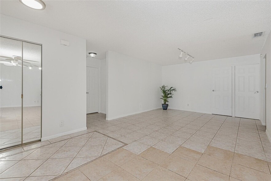 Building Photo - 2831 NW 51st Ter