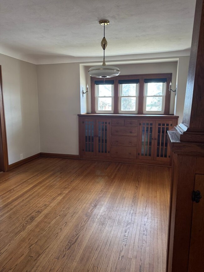 Building Photo - Beautiful, Meticulously Maintained Home in Perrysburg