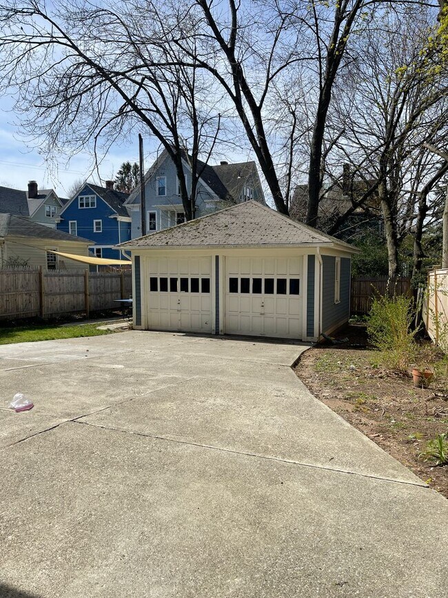 Building Photo - 288 Willow St