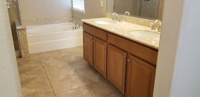 Building Photo - Beautiful 4 bd 2 bath Home for Rent in ANATOLIA Village Rancho Cordova