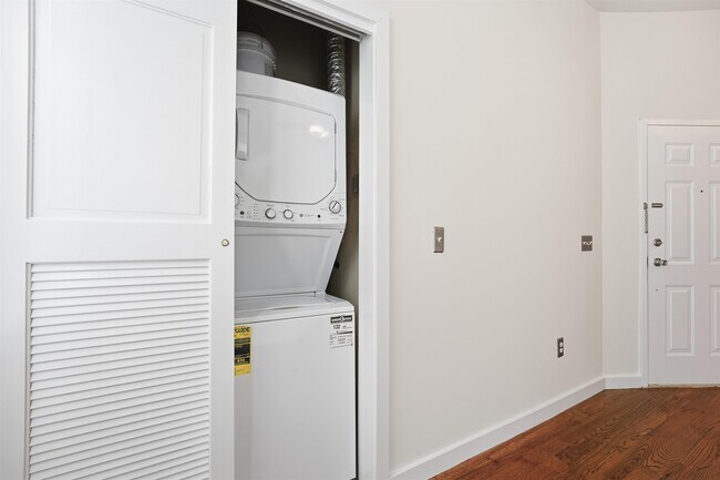 Building Photo - 405 4th St