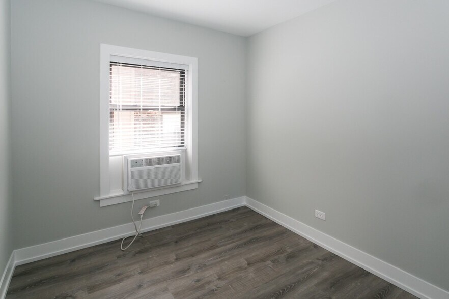 Building Photo - 710 W Brompton