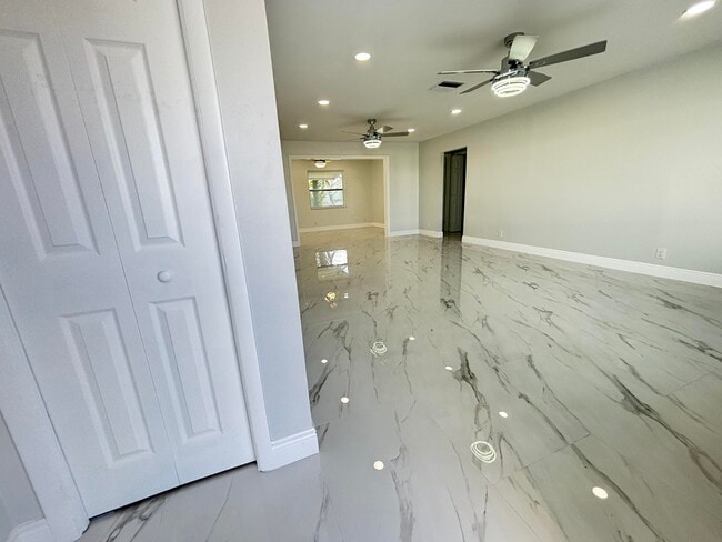 Building Photo - 1307 SW 24th St